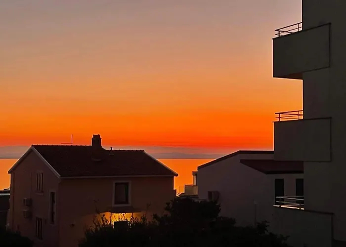 Apartment 3 Bedroom Urban Townhouse By The Adriatic Sea *