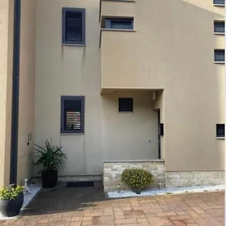 3 Bedroom Urban Townhouse By The Adriatic Sea *